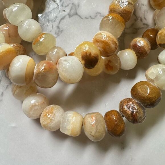 Calcite beaded long necklace - Picture 5 of 9